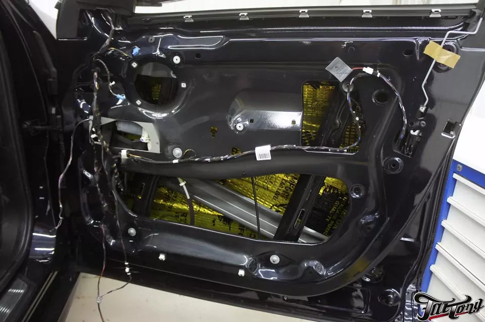 BMW X3. Комплексная шумоизоляция салона с колёсными арками!